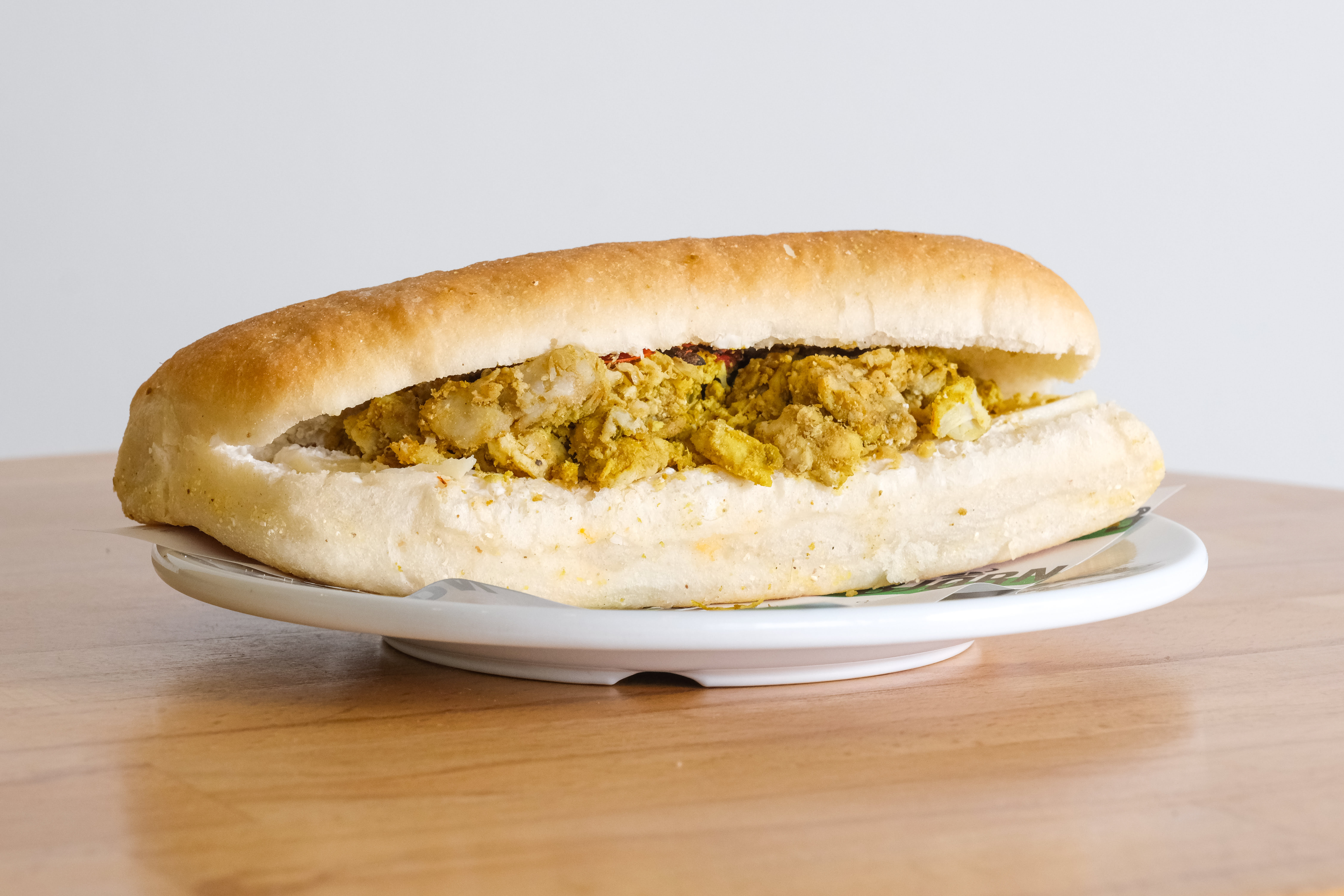 Köri Soslu Tavuklu Panini