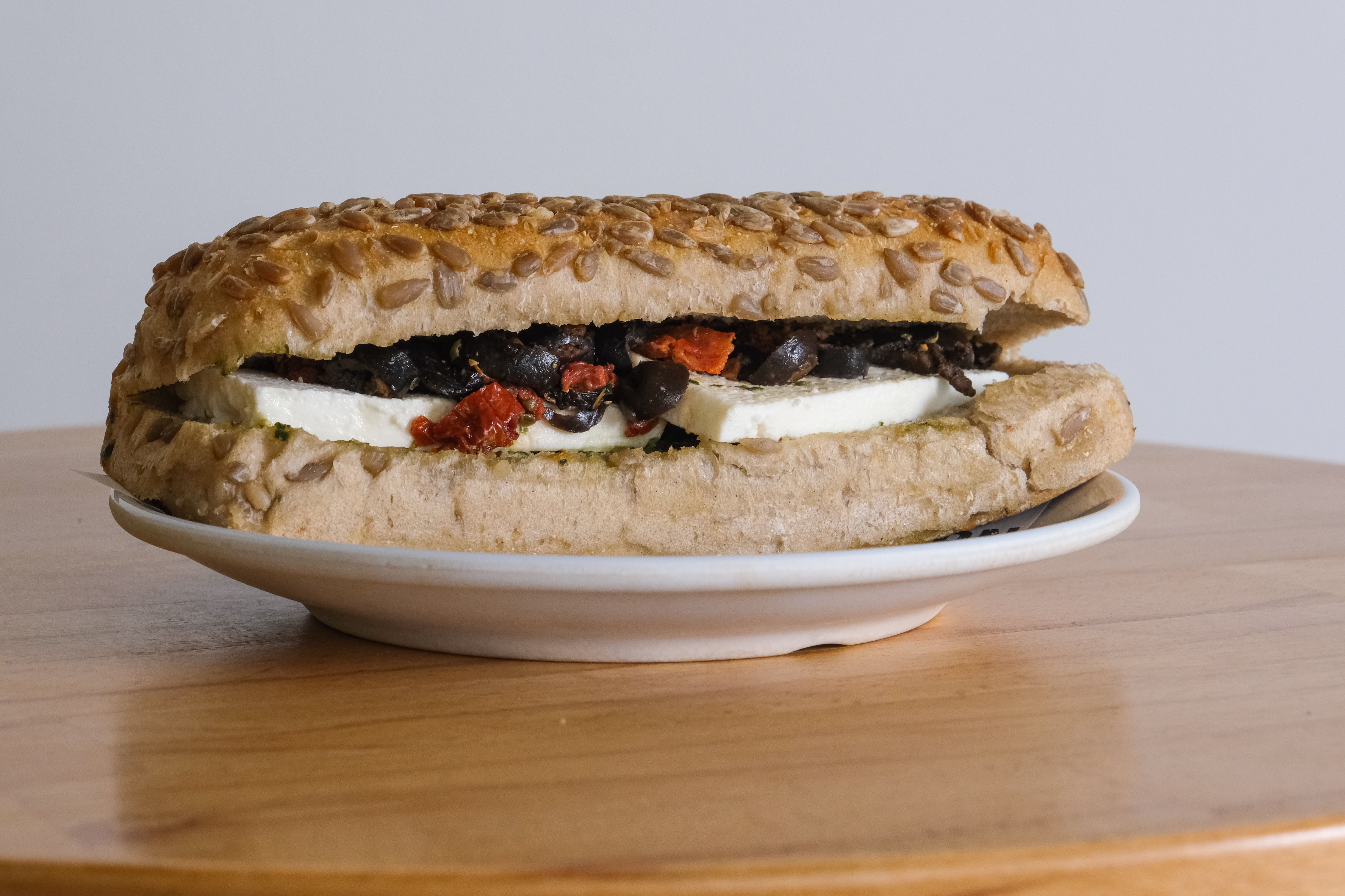 Beyaz Peynirli Ay Çekirdekli Panini